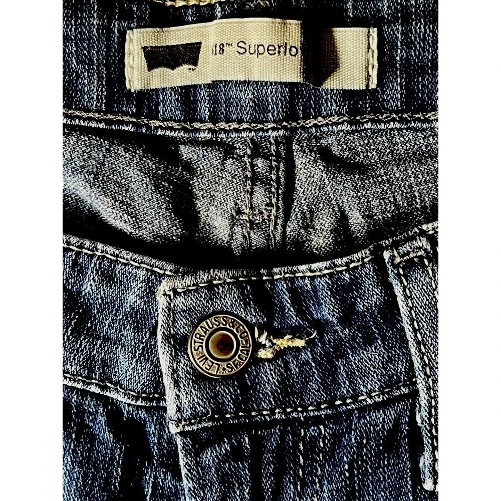 Levi's 518 Jeans Womens Sz 9S Superlow Boot Cut Light Wash Actual Fit (30x27.5)
